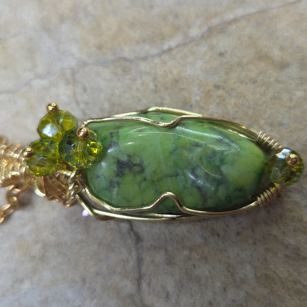 Green Turquoise Wirewrapped Pendant Necklace - Picture 3 of 8
